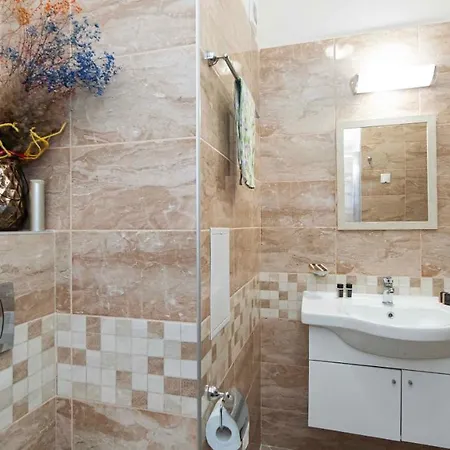 1405 Apartment *